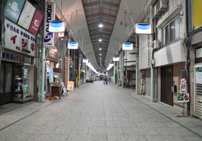 夜の尾道本通り商店街